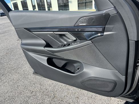 Used 2025 BMW i5 eDrive40i image 14