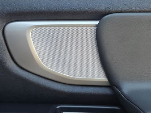 Used 2025 Ford Expedition Active image 22