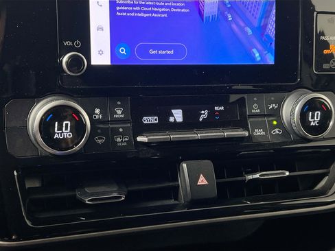 Used 2023 Toyota Highlander LE image 27