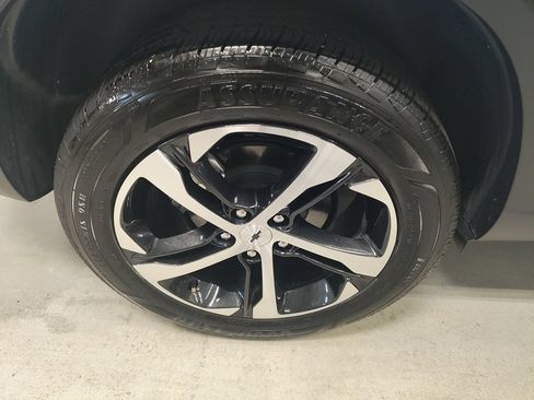 Used 2025 Chevrolet Trax RS w/ Driver Confidence Package FWD image 3