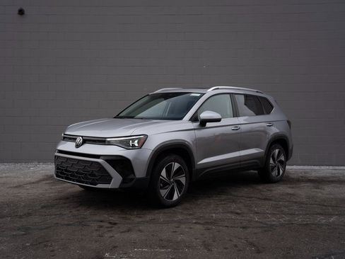 New 2026 Volkswagen Taos SE image 1