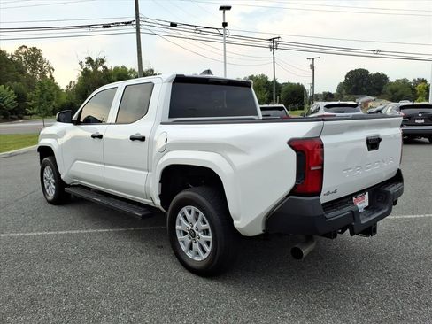 Used 2024 Toyota Tacoma SR AWD/4WD image 13