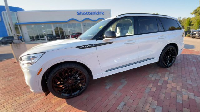 Used 2023 Lincoln Aviator Black Label w/ Jet Package AWD/4WD image 6