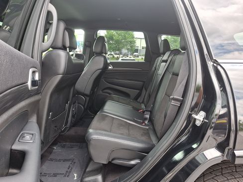 Used 2019 Jeep Grand Cherokee Altitude RWD image 10