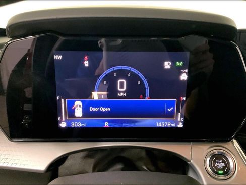 Used 2025 Chevrolet Trax LT w/ LT Convenience Package image 20