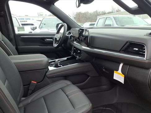 New 2026 Chevrolet Suburban RST image 18