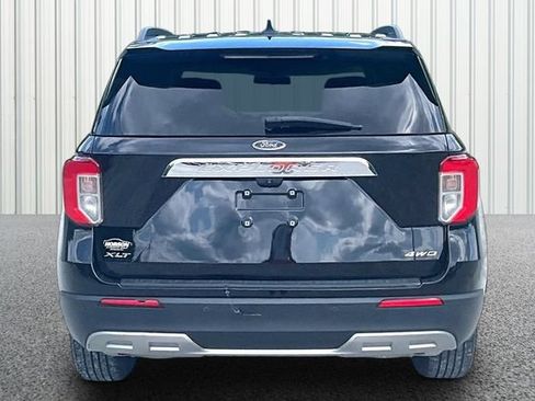 Used 2022 Ford Explorer XLT w/ Equipment Group 202A AWD/4WD image 4