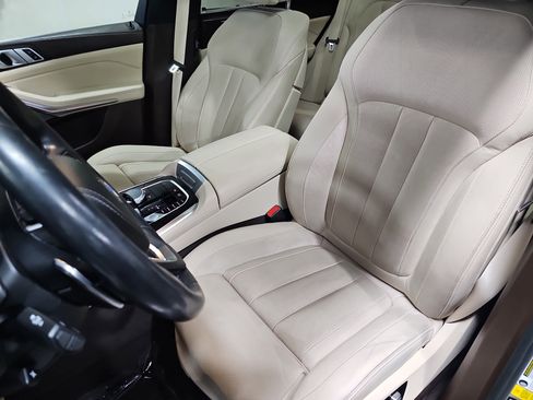 Used 2019 BMW X5 xDrive50i w/ Executive Package image 17