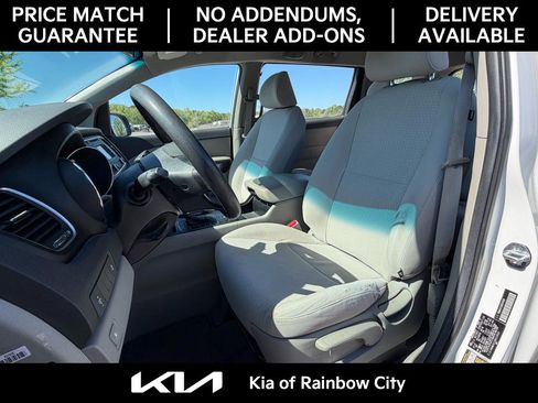 Used 2016 Kia Sedona L image 12