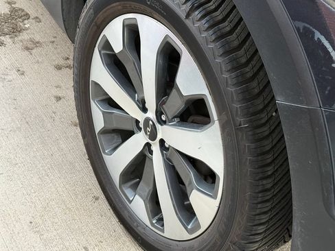 Used 2022 Kia Telluride EX w/ EX Premium Package FWD image 7