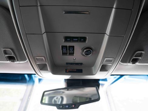 Used 2018 Chevrolet Suburban LT AWD/4WD image 18