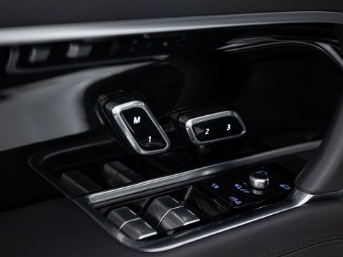 Used 2022 Land Rover Range Rover SE image 16