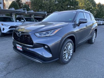 New 2025 Toyota Highlander Platinum