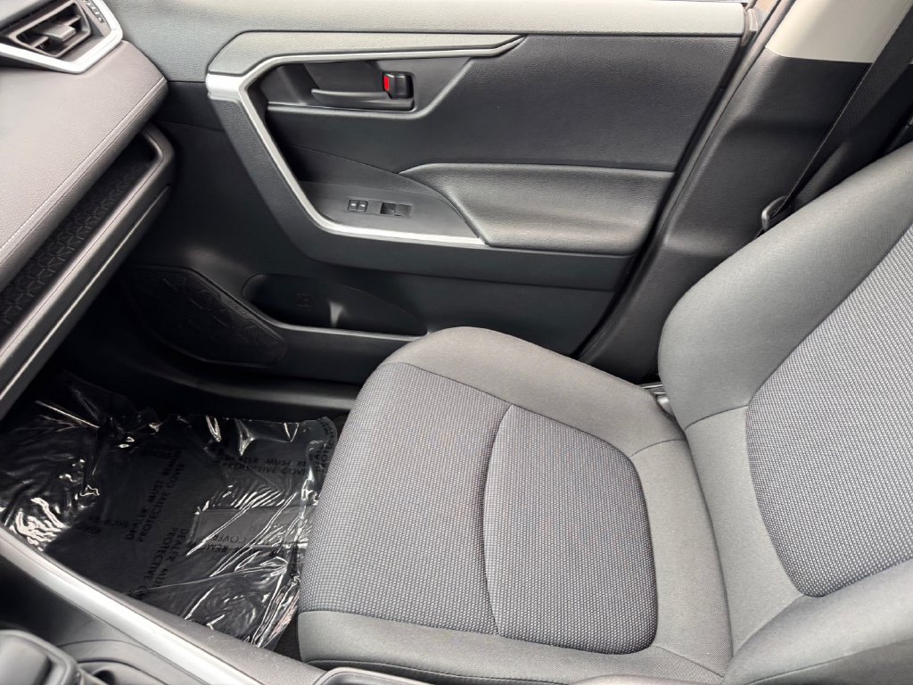 Used 2019 Toyota RAV4 LE w/ Carpet Mat Package AWD/4WD image 30