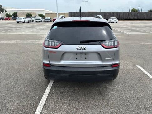 Used 2019 Jeep Cherokee Latitude w/ Popular Appearance Group FWD image 4