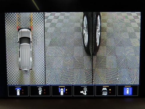 Used 2024 Chevrolet Suburban High Country image 20