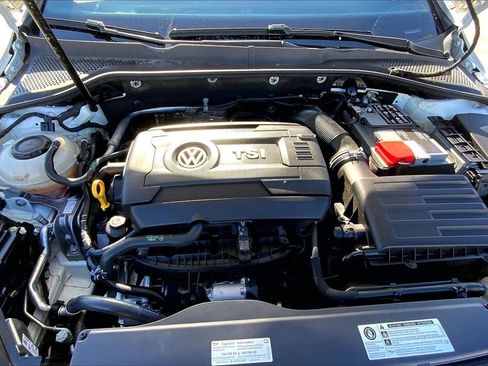 Used 2020 Volkswagen GTI SE image 10