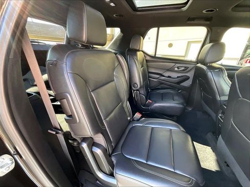 Used 2023 Chevrolet Traverse LT w/ LT Premium Package AWD/4WD image 16