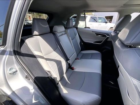 Used 2022 Toyota RAV4 XLE Premium image 27