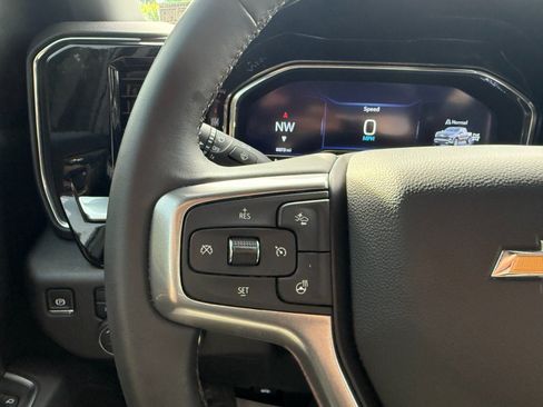 Used 2025 Chevrolet Silverado 1500 LT AWD/4WD image 25