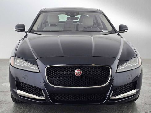 Used 2019 Jaguar XF Prestige image 3