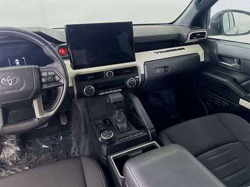 Used 2024 Toyota Tacoma TRD Off-Road image 19
