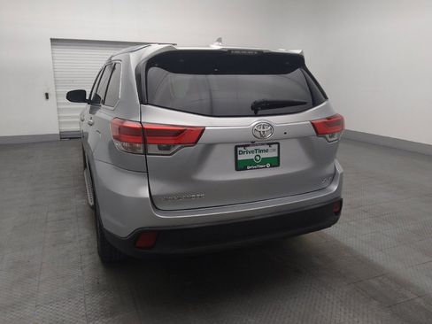 Used 2019 Toyota Highlander XLE FWD image 6