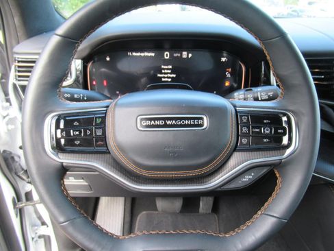 Used 2025 Jeep Grand Wagoneer Series III w/ Rear Seat Video Group 1 AWD/4WD image 27