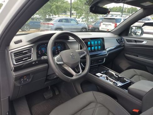 Used 2025 Volkswagen Atlas Cross Sport SE w/ Panoramic Sunroof Package FWD image 25