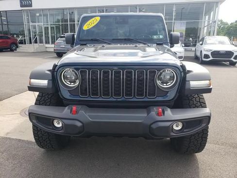 Used 2025 Jeep Gladiator Rubicon w/ Safety Group AWD/4WD image 9