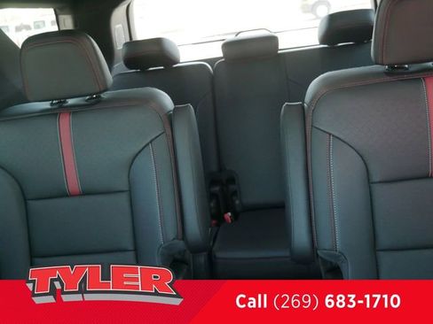 New 2026 Chevrolet Traverse RS w/ LPO, Floor Liner Package AWD/4WD image 43