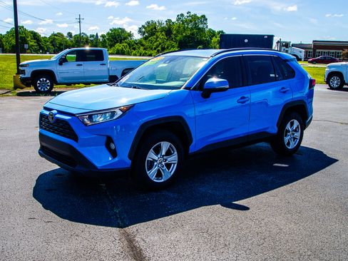 Used 2021 Toyota RAV4 XLE FWD image 3