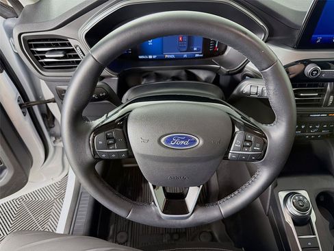 Used 2023 Ford Escape Active AWD/4WD image 3