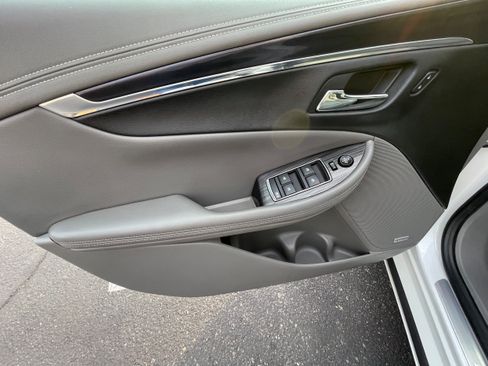 Used 2018 Chevrolet Impala Premier FWD image 9