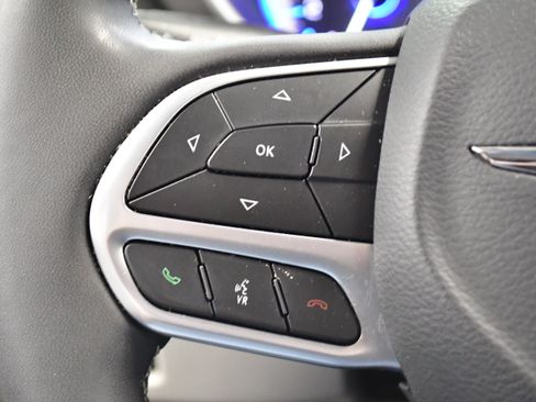 Used 2024 Chrysler Pacifica Touring-L FWD image 24