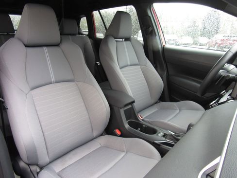 Used 2024 Toyota Corolla Cross SE image 18