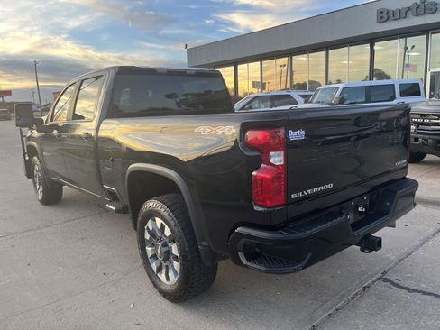 Used 2022 Chevrolet Silverado 2500 Custom w/ Custom Value Package image 8