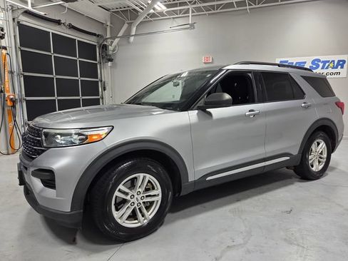 Used 2020 Ford Explorer XLT RWD image 3