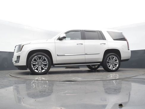 Used 2020 Cadillac Escalade Luxury w/ LPO, Radiant Package AWD/4WD image 51