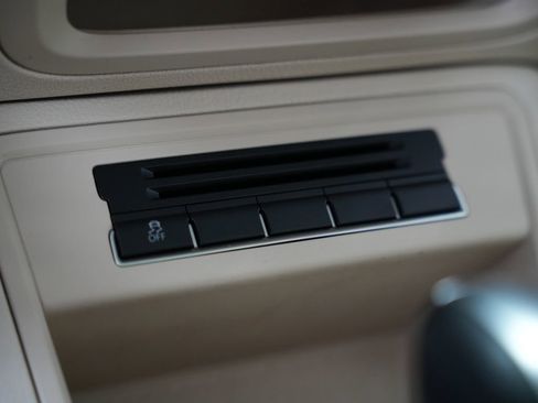 Used 2015 Volkswagen Tiguan SEL image 24