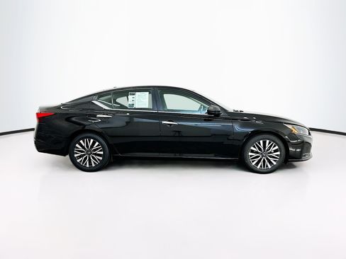 Used 2025 Nissan Altima 2.5 SV FWD image 10