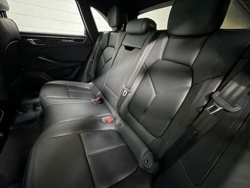 Certified 2026 Porsche Macan AWD/4WD image 21