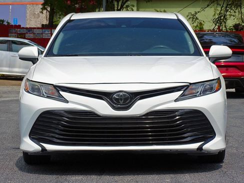 Used 2019 Toyota Camry LE FWD image 7