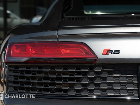 Used 2020 Audi R8 V10 w/ Carbon Exterior Package image 16