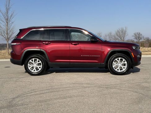 Used 2023 Jeep Grand Cherokee Limited image 25