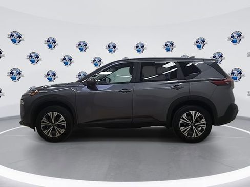 Used 2023 Nissan Rogue SV image 3