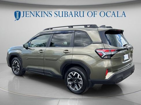 Used 2025 Subaru Forester Premium AWD/4WD image 5