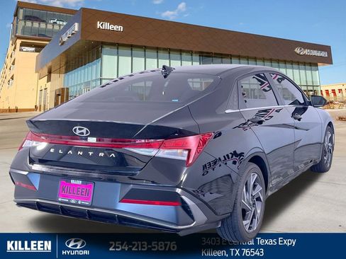 Used 2025 Hyundai Elantra SEL image 9