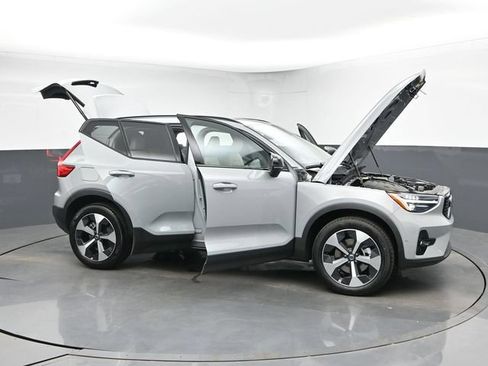 New 2026 Volvo XC40 B5 Plus w/ Protection Package Premier AWD/4WD image 52
