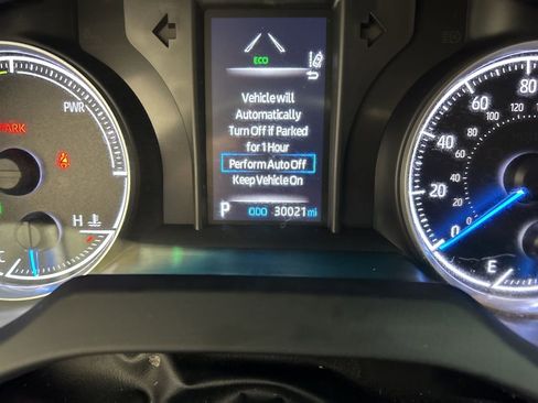 Used 2022 Toyota Venza LE image 15